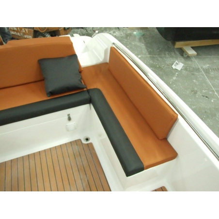 Čln - M 750 Sundeck