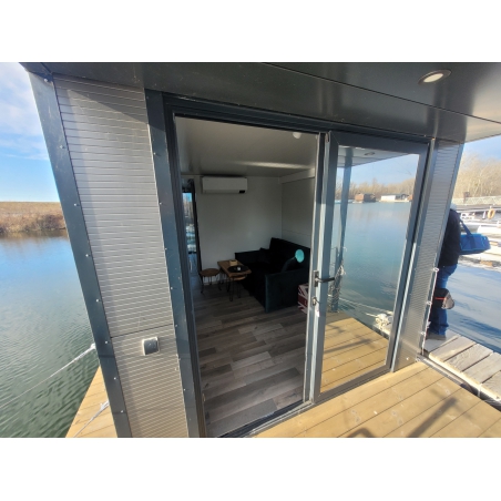 Hausbot 8,2x2,5m   Houseboat