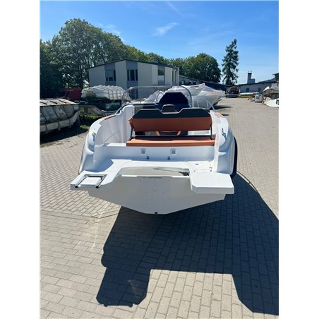 Člun – M 655 Sundeck